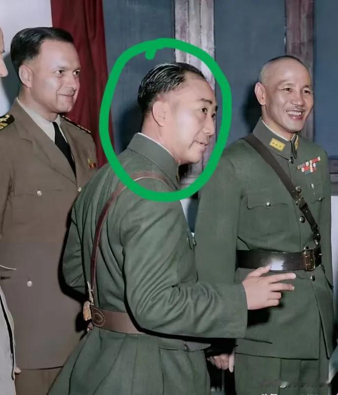 这张照片拍摄于40年代,大家知道照片的三人是谁吗?