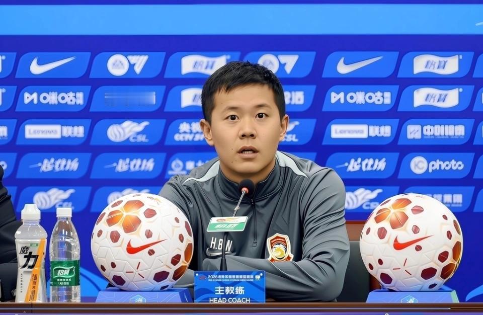 西海岸首席助教黄博文会不会转正？郑智可以尝试进入管理层或者技术总监！我们看到青岛