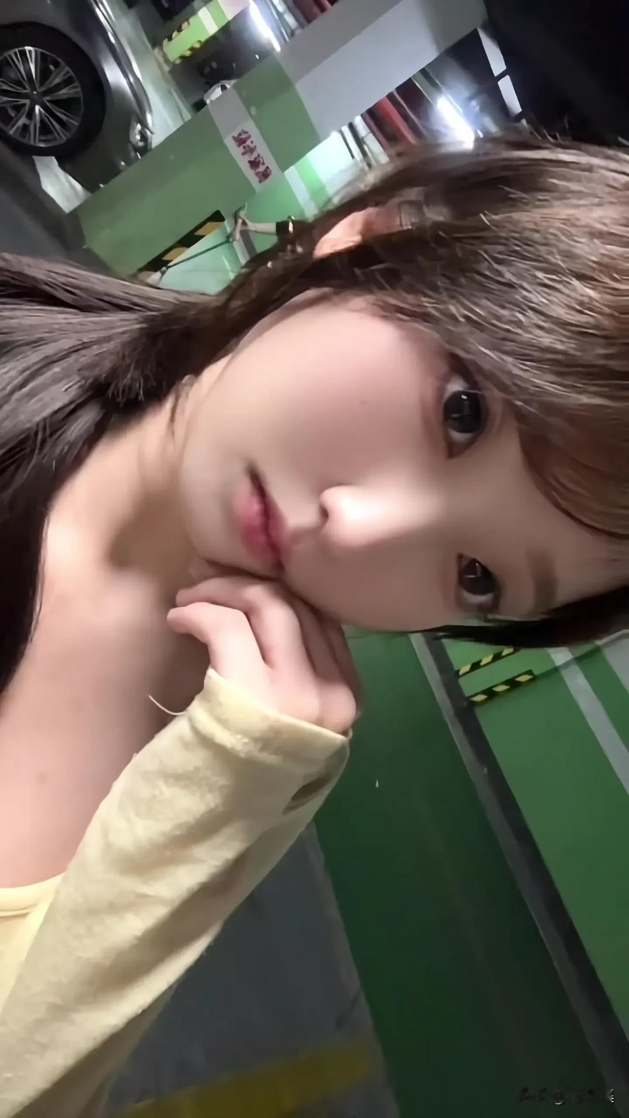 镜中人影，思量几许。