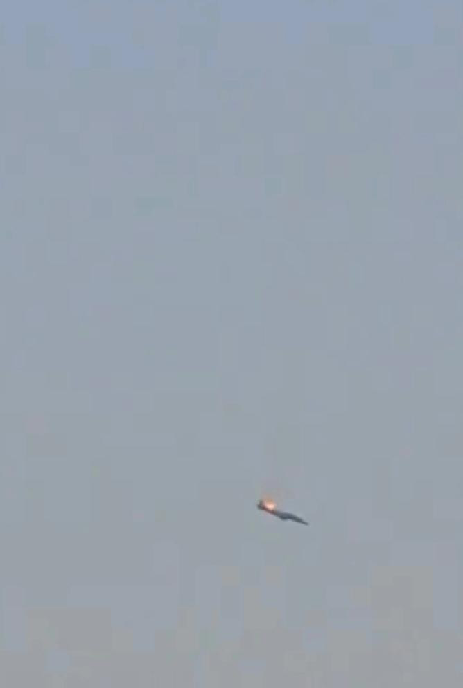 美以联手空袭伊朗引发反击，一架美军F-15战机在科威特坠毁，据称是意外遭友军