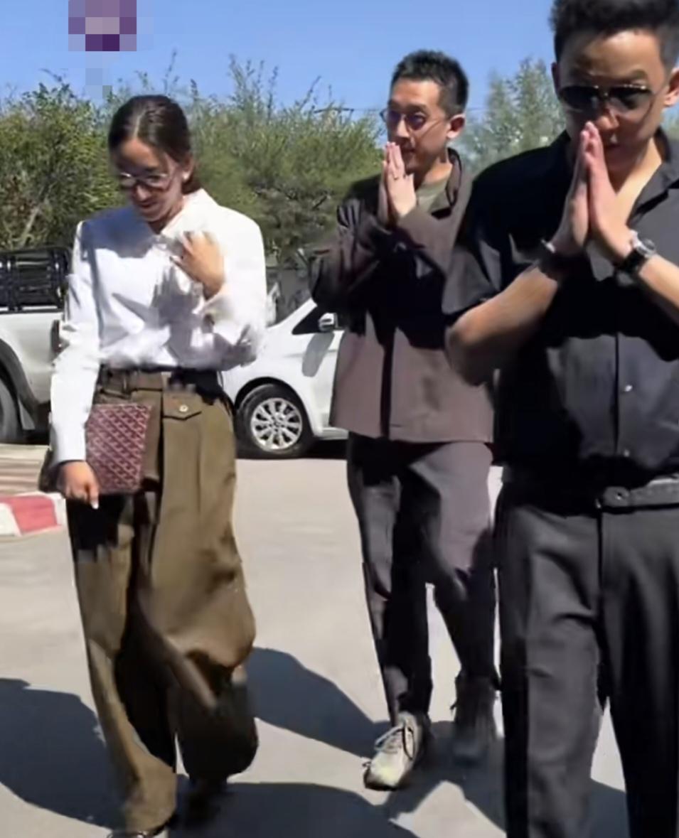 未见佩通坦身影！今天是12月8号，星期一，是佩通坦家人第23次探望狱中他信。这次