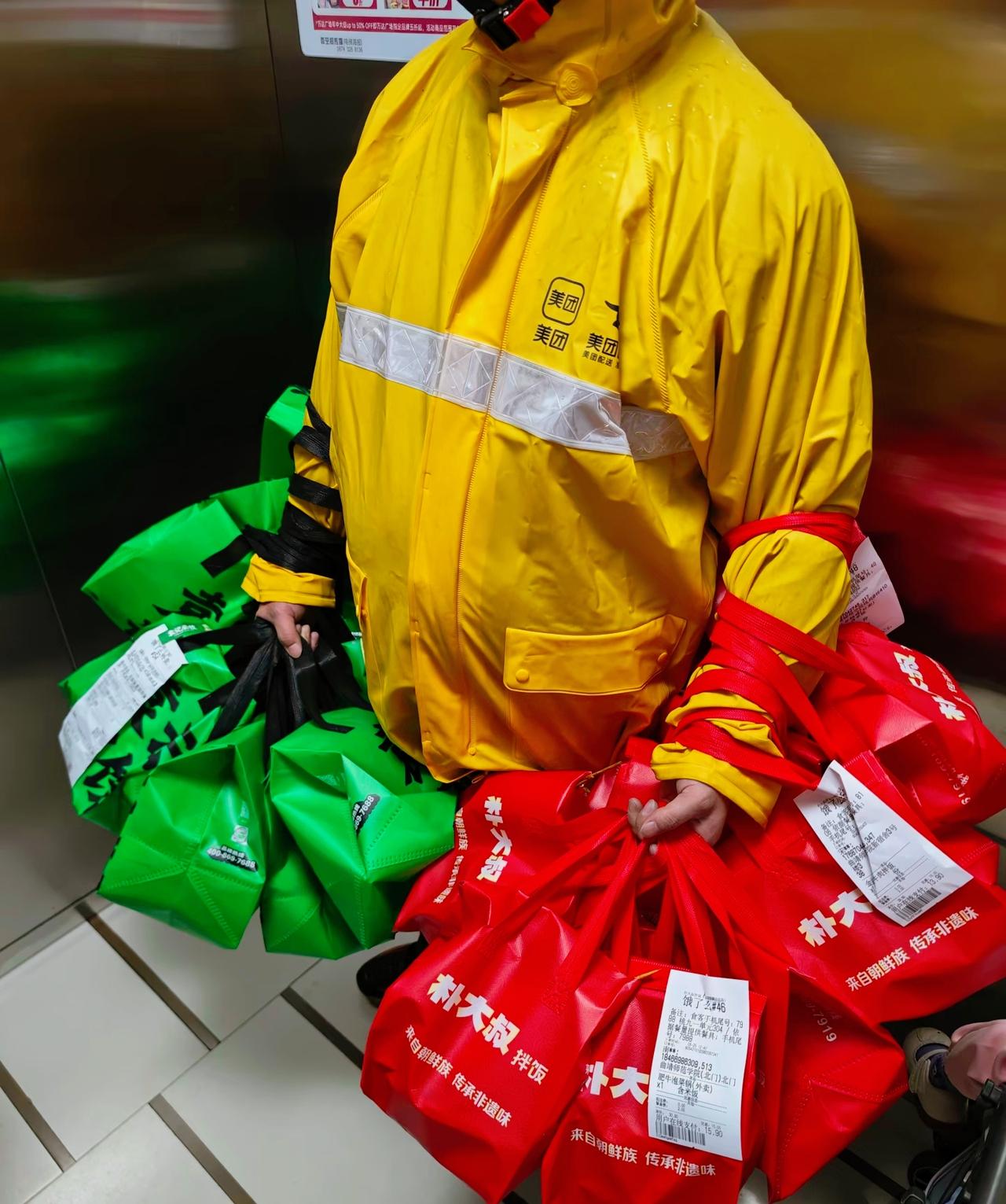 人多到中年换个圈子，不一样的烟火。我才发现一个特扎心的事儿。最干净最富有的一个圈