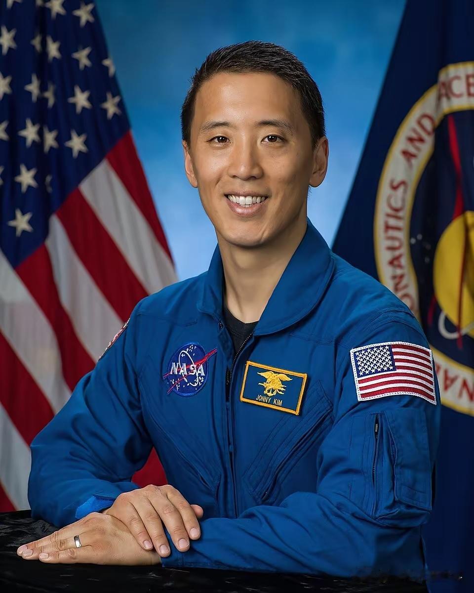 父亲从小家暴的孩子最终会长成什么样？这个韩国后裔的美国人，小时候在美国家庭经