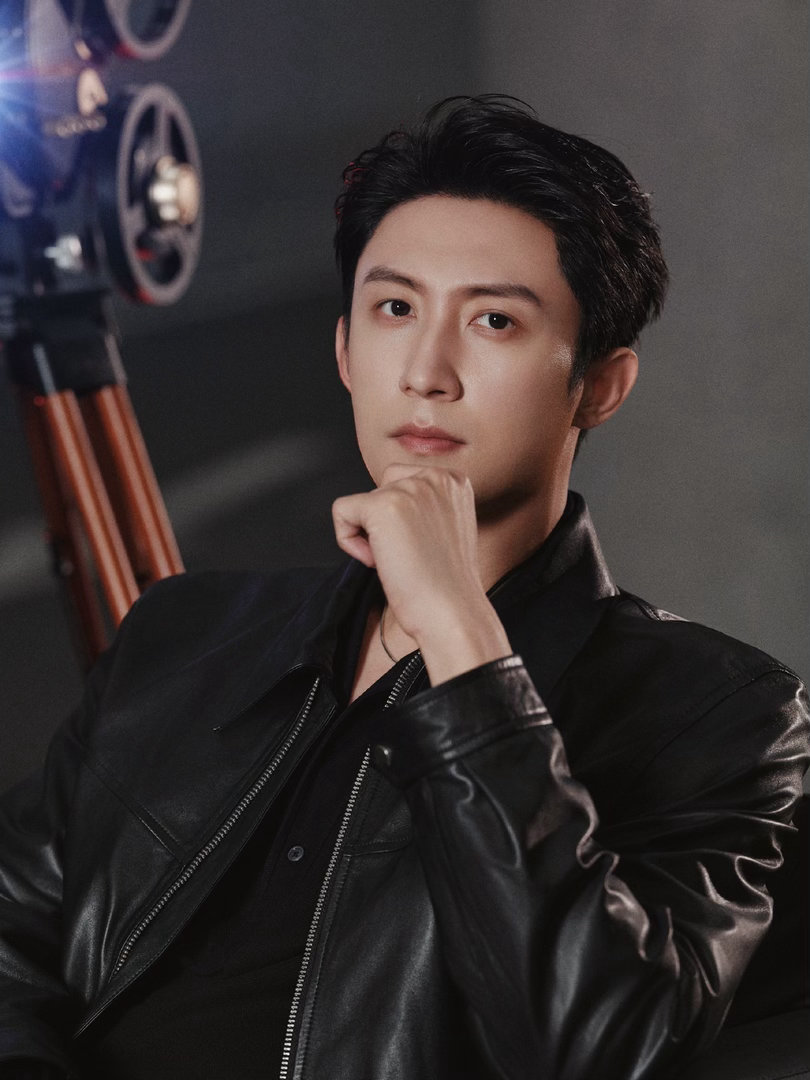 黄景瑜说只有敢冲敢玩才够起劲儿我始终觉得，人生这场游戏，规矩定得太多就不好玩了