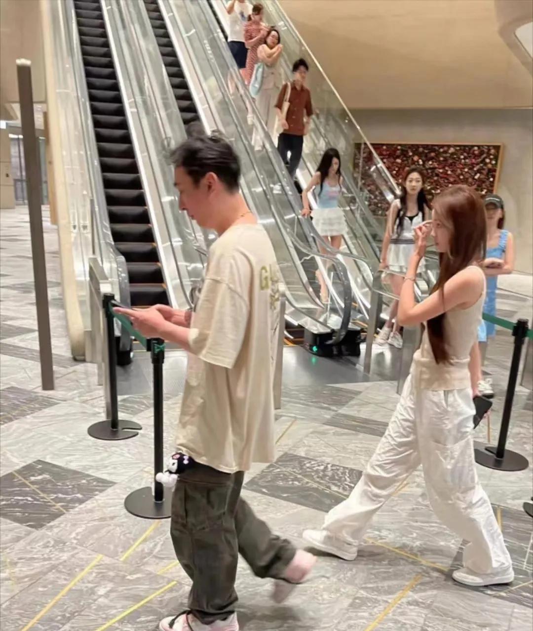 我有预感大概是王思聪这辈子遇到跟他交往最长的女生了。看看王健林因为债务愁白