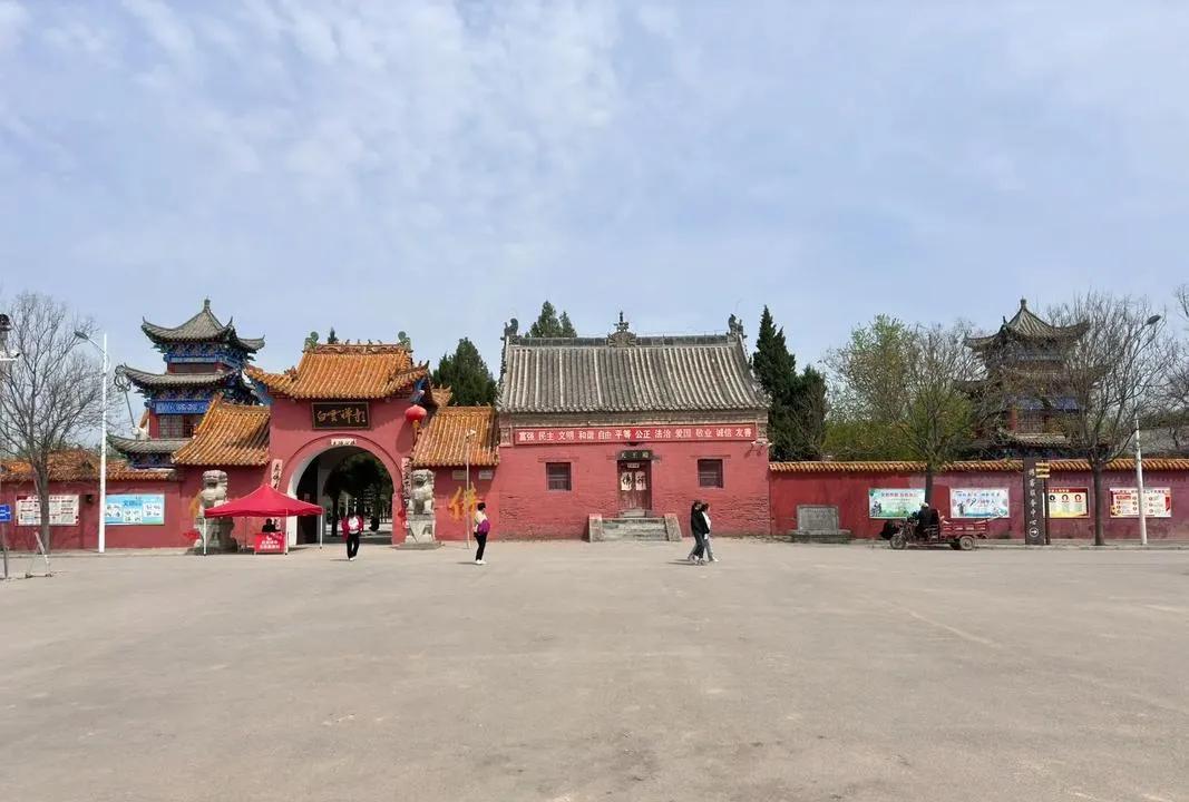 河南民权，有个白云禅寺，相传，是顺治帝曾经出家的地方。几年前我曾去过，门票10