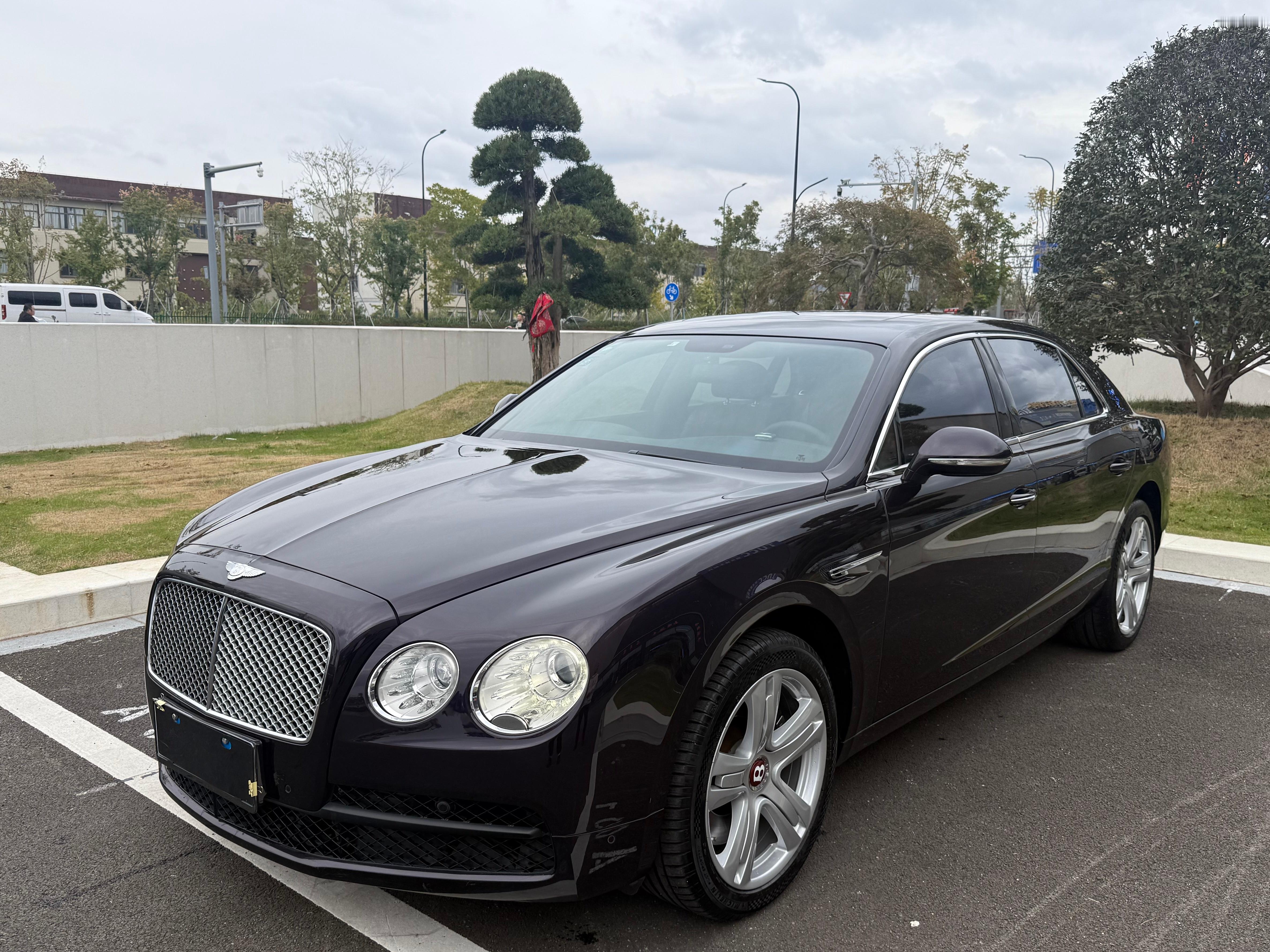 宾利飞驰开着是舒服，才开了4.7万公里，总价70来万香不香