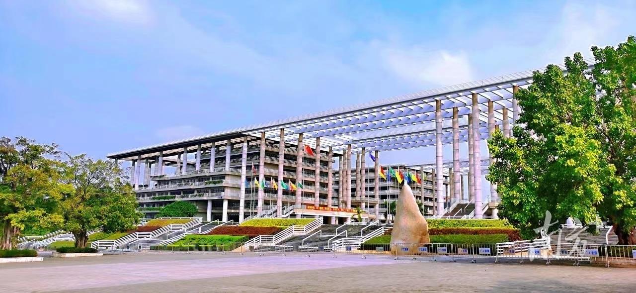 有学生家长来信：“乐老师您好，我家孩子目前在广工读电气专业大二，绩点约4，排名在