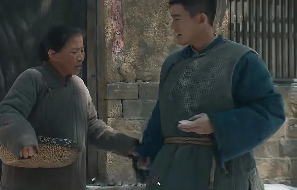 《生万物》封大脚（欧豪饰）给宁绣绣买了牙粉，一回到家就满心欢喜的找绣绣，婆婆