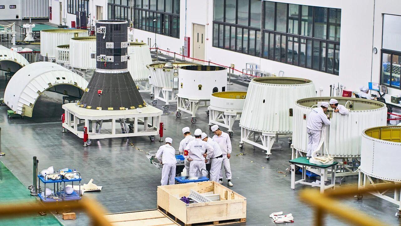 【力箭一号遥十一运载火箭出征】近日，力箭一号遥十一运载火箭在中科宇航产业化基地按