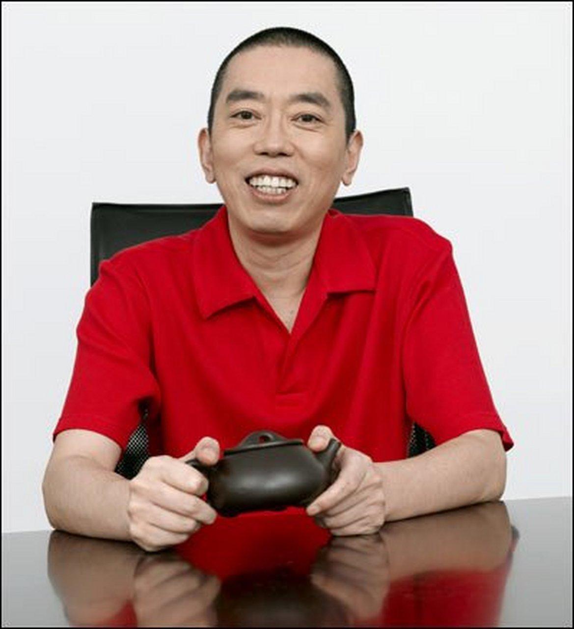 史玉柱当年也是个人才，居然学着巴菲特拍卖午餐，江湖人称“史玉柱午餐”，时间是三个