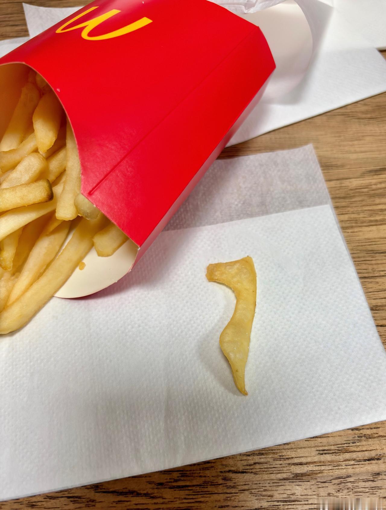 吃麦当劳的薯条时，里面竟然有一只海马。​​​