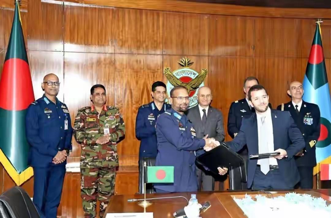 之前外媒一直报道想买歼10C的孟加拉突然转向了，该国空军近日在首都达卡的空军总部