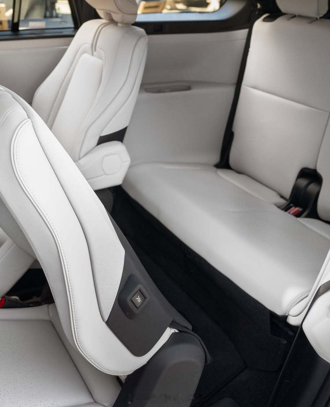 纯电版本丰田汉兰达来了！77度电池，单电机221马力，双电机四驱338马力。据说