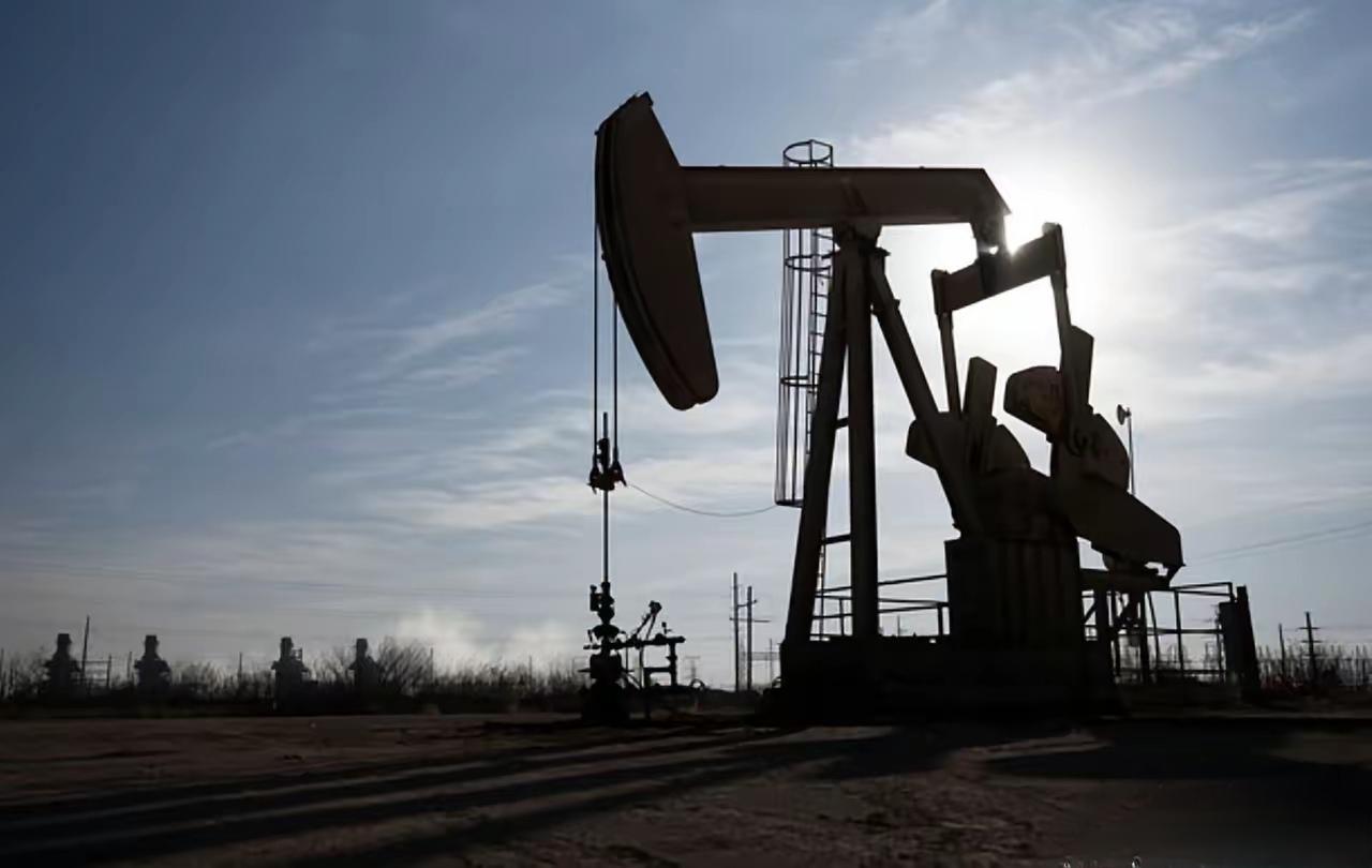 印度找到取代俄罗斯的新石油供应国。12月1日消息，首批两艘超级油轮已从圭亚那