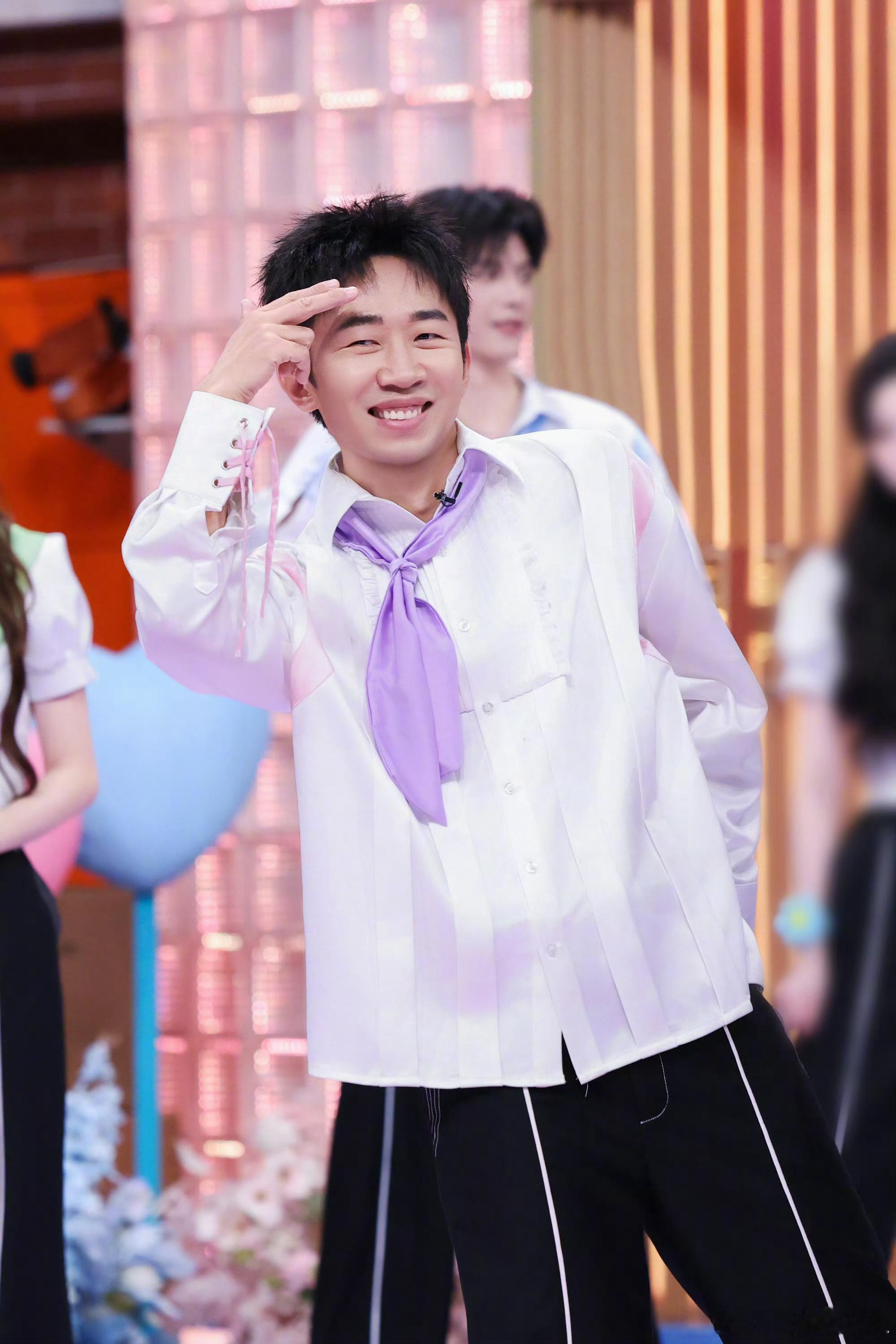 魏哲鸣给马丽杨迪取名迪丽热巴被魏哲鸣这波取名操作笑到，一本正经玩谐音梗，换种方式