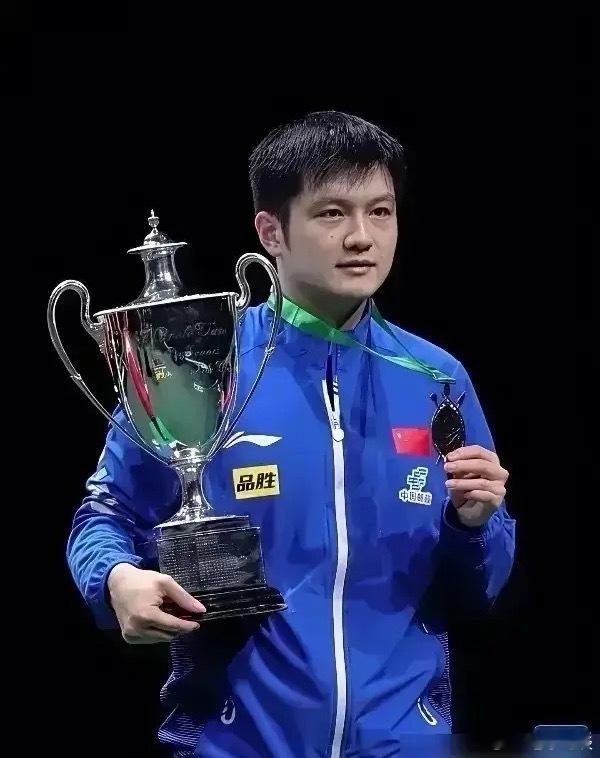 铁打的男单冠军樊振东，流水的女单冠军，我实在想不通，举办三届地表最强12人，马龙