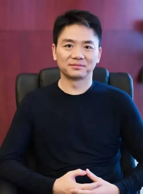 刘强东估计高兴得嘴都合不拢了不是他上热搜了也不是如今他京东集团的成就，而是他