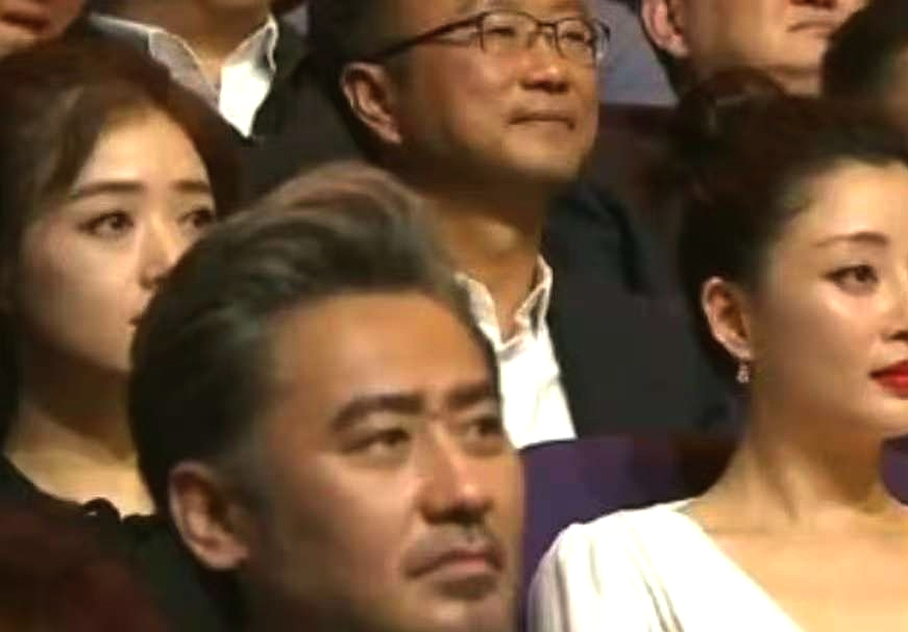 口红的重要性在这一刻得到了具象化