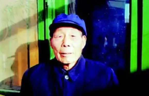 1949年，金门战役中，我军登岛的9000名战士几乎全军覆没，不是牺牲就是被俘，