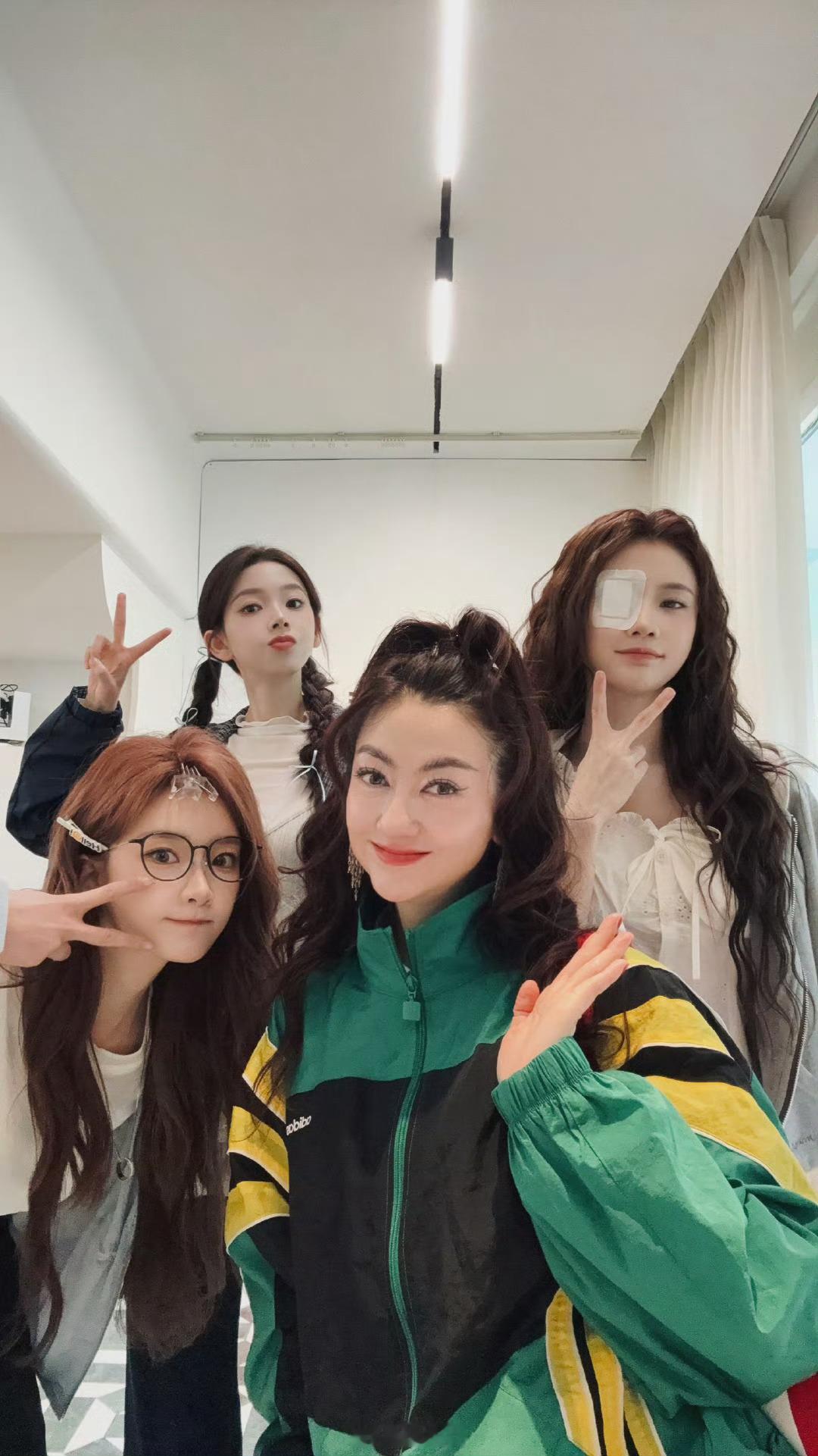 者来女发文告别乘风乘风2026二公直播，者来女只拿到33票淘汰。26号凌晨她发文