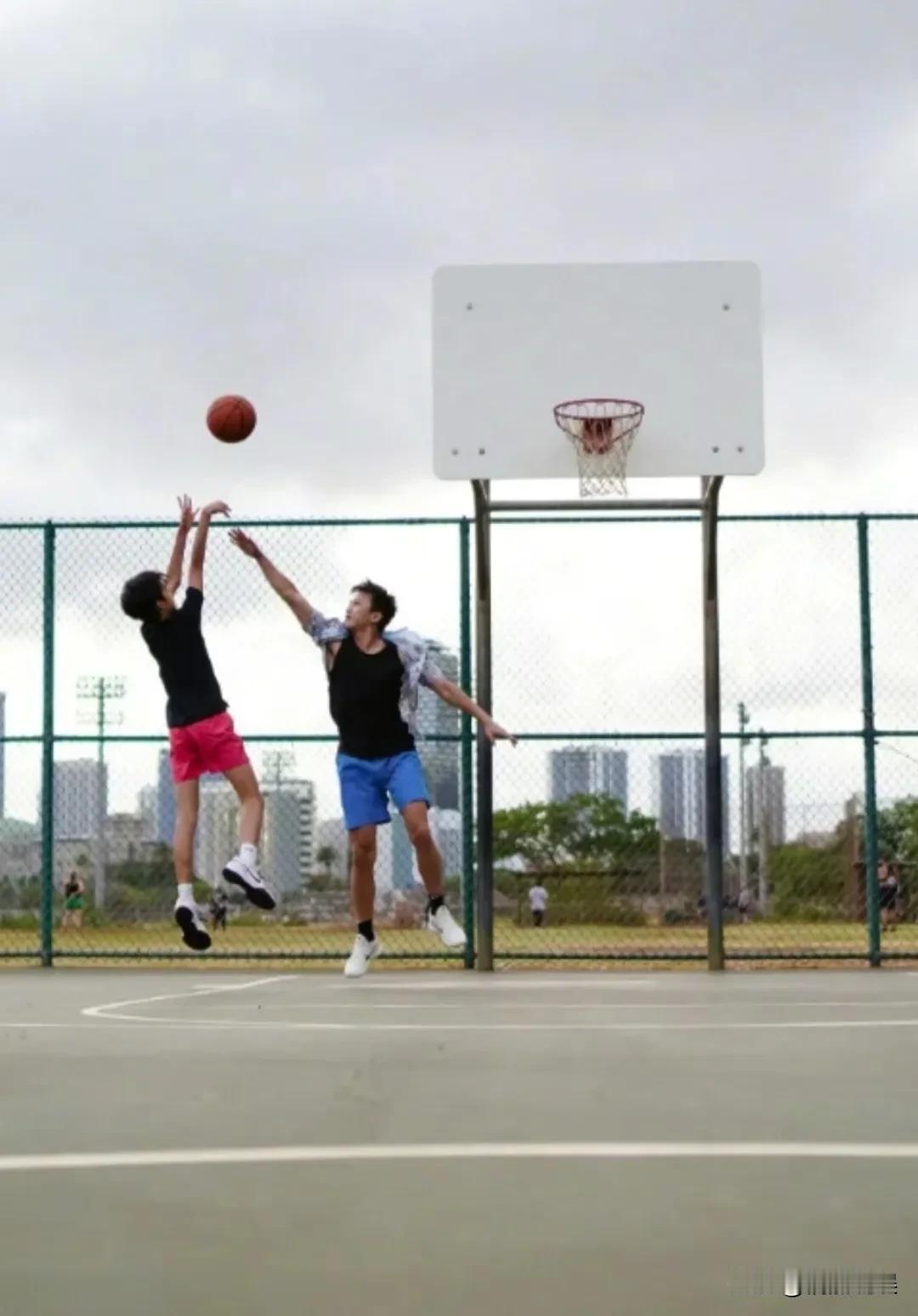 邓超是真逗，儿子等等14岁生日，他晒照庆祝儿子生日快乐并发文“兄弟，生日快乐，爱