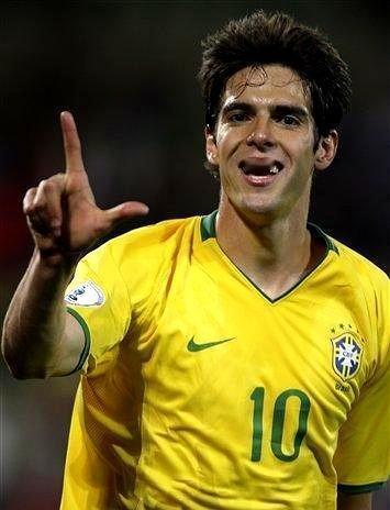 卡卡、巴乔和古利特这三人究竟谁更强一些？卡卡：1次金球奖、1次世界足球先生、1