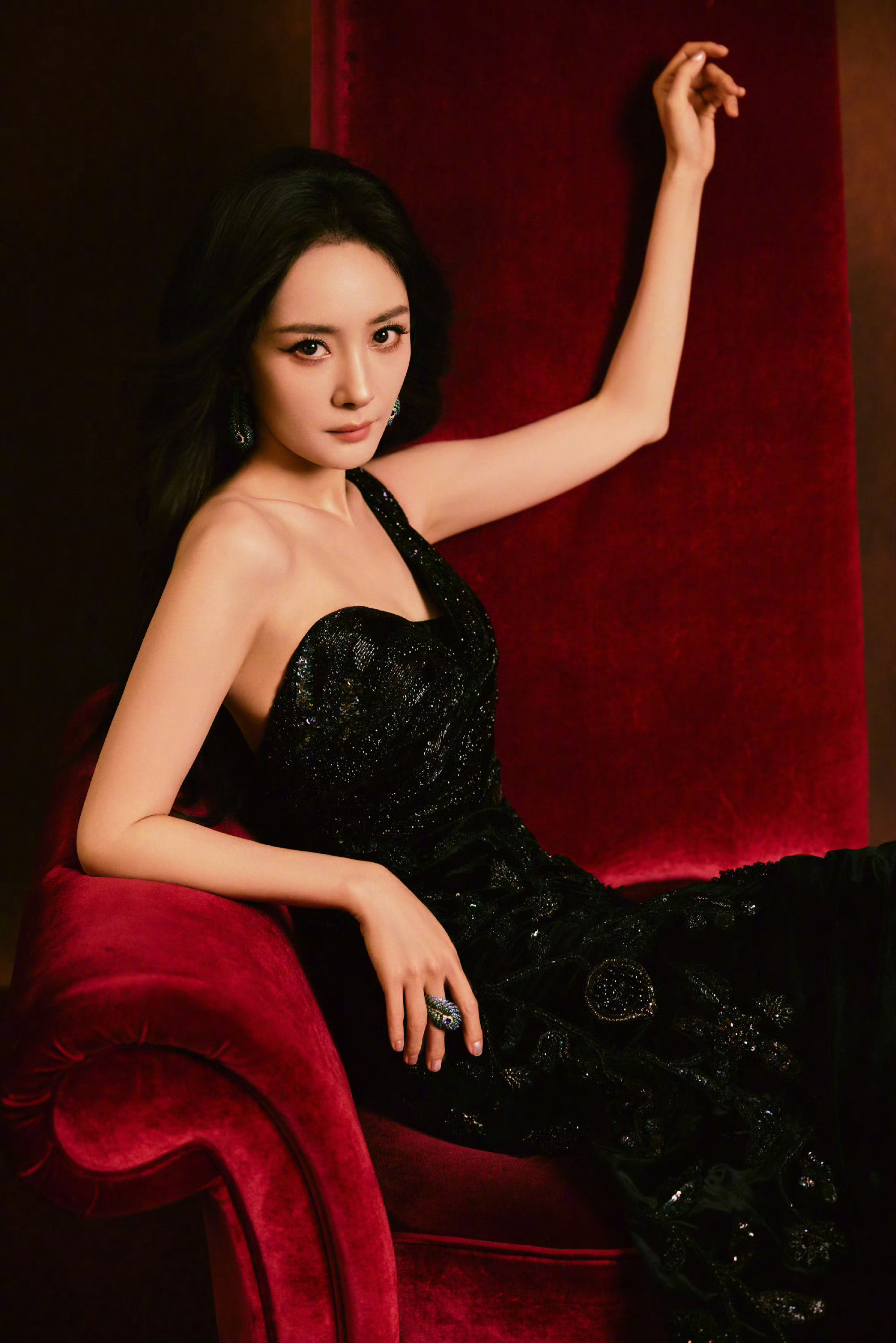 杨幂ym杨幂总台视后星光落满窗台，捎去我的惦念，愿你一夜好眠，自在舒心，大