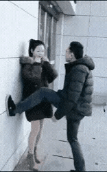 原来女孩喜欢这样的，那个正直见义勇为的男孩，却被一个字彻底赶走了。