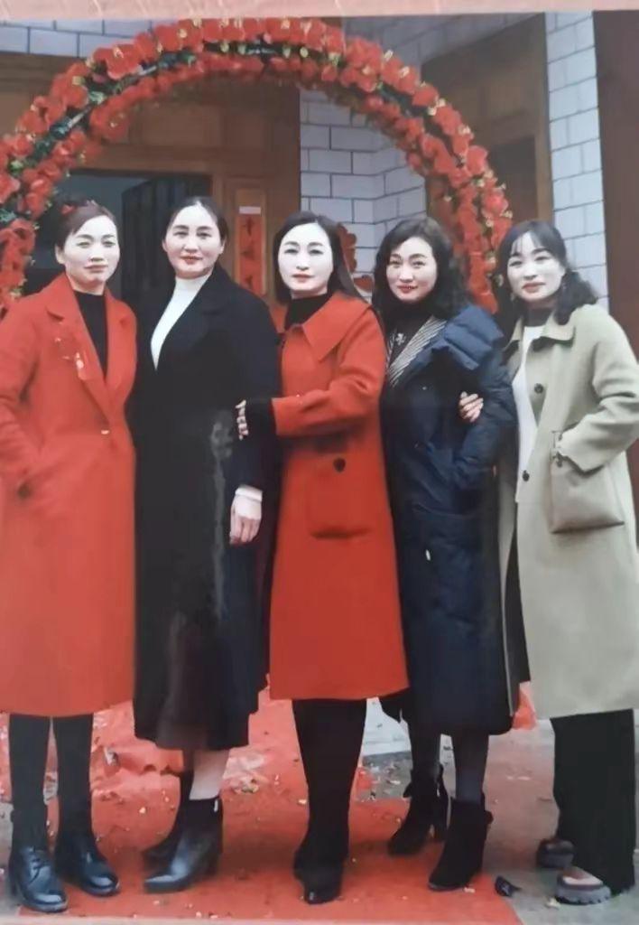 姐妹花优雅气质 天生丽质 女神范 好身材好气质