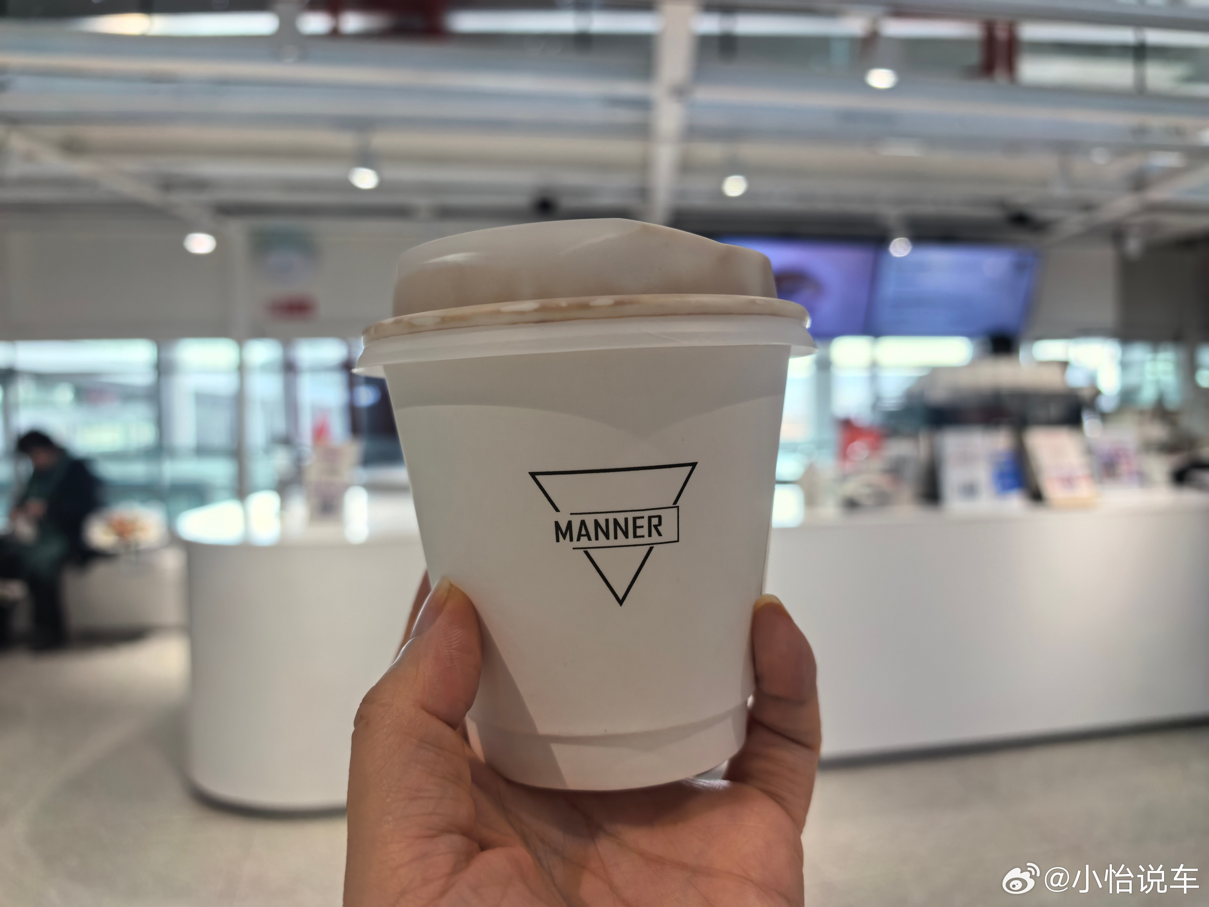 落地首都机场啦用“京币”买了两杯咖啡提提神275ml一小杯，两杯80瞬间清醒