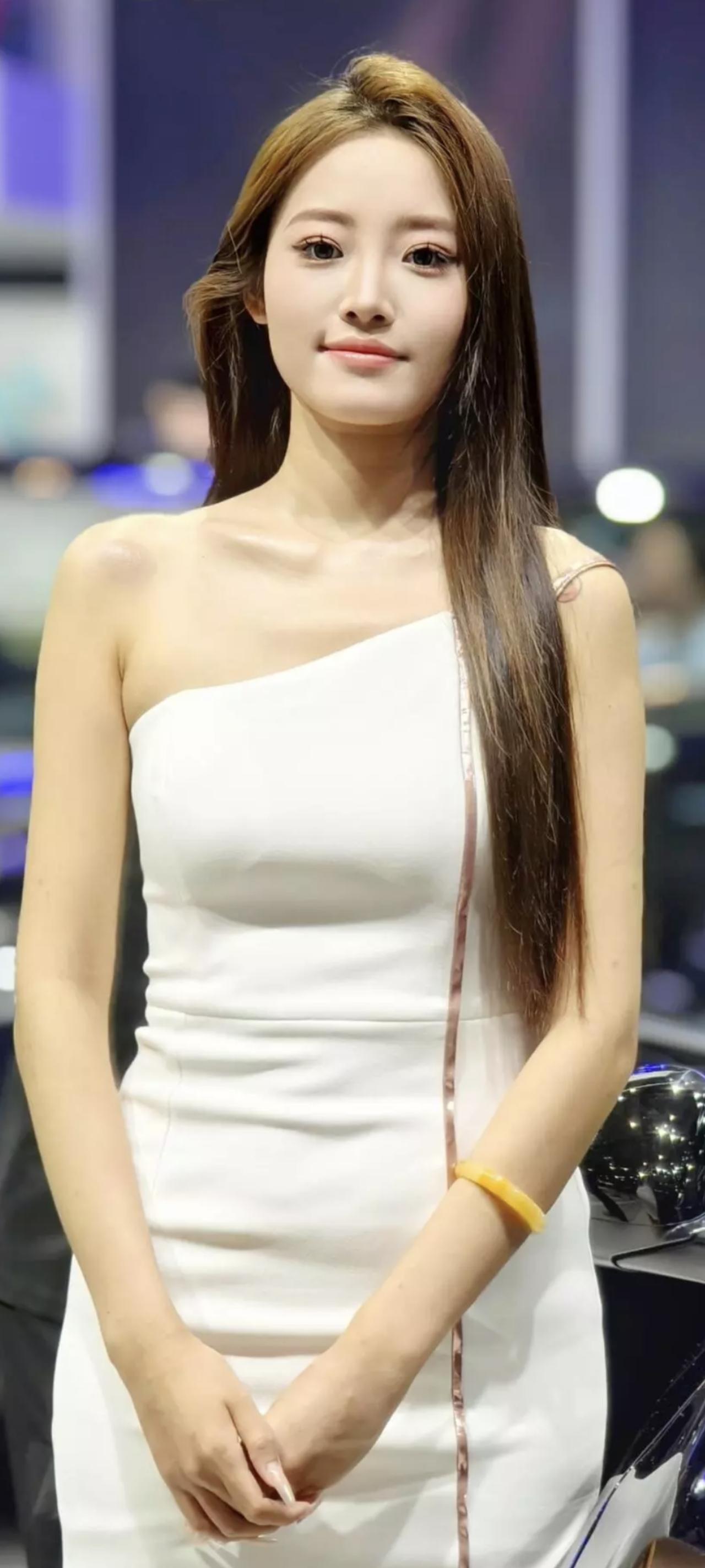 车模小姐姐靓照赏析车模手机摄影