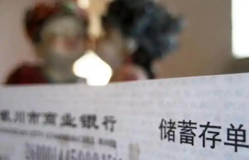 昨晚，和一个银行的朋友聊到很晚，他透露了三件事，让我感到很震撼。第一，利率越