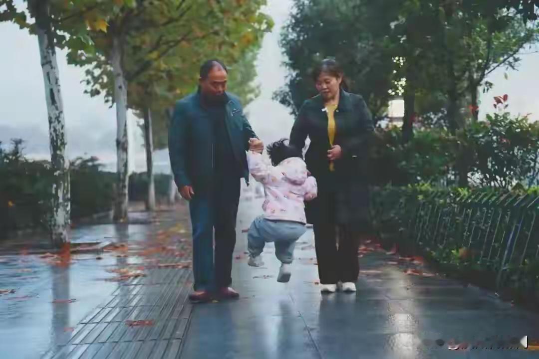 这个故事，看得我心里翻江倒海。2021年夏天，湖北十堰的黄姐和丈夫去武汉打工