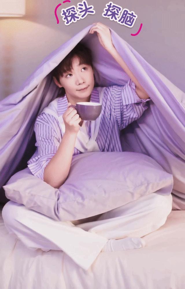 10月15日，王曼昱拍摄广告的照片，真是太漂亮了，调皮又可爱，优雅又知性，温婉娴