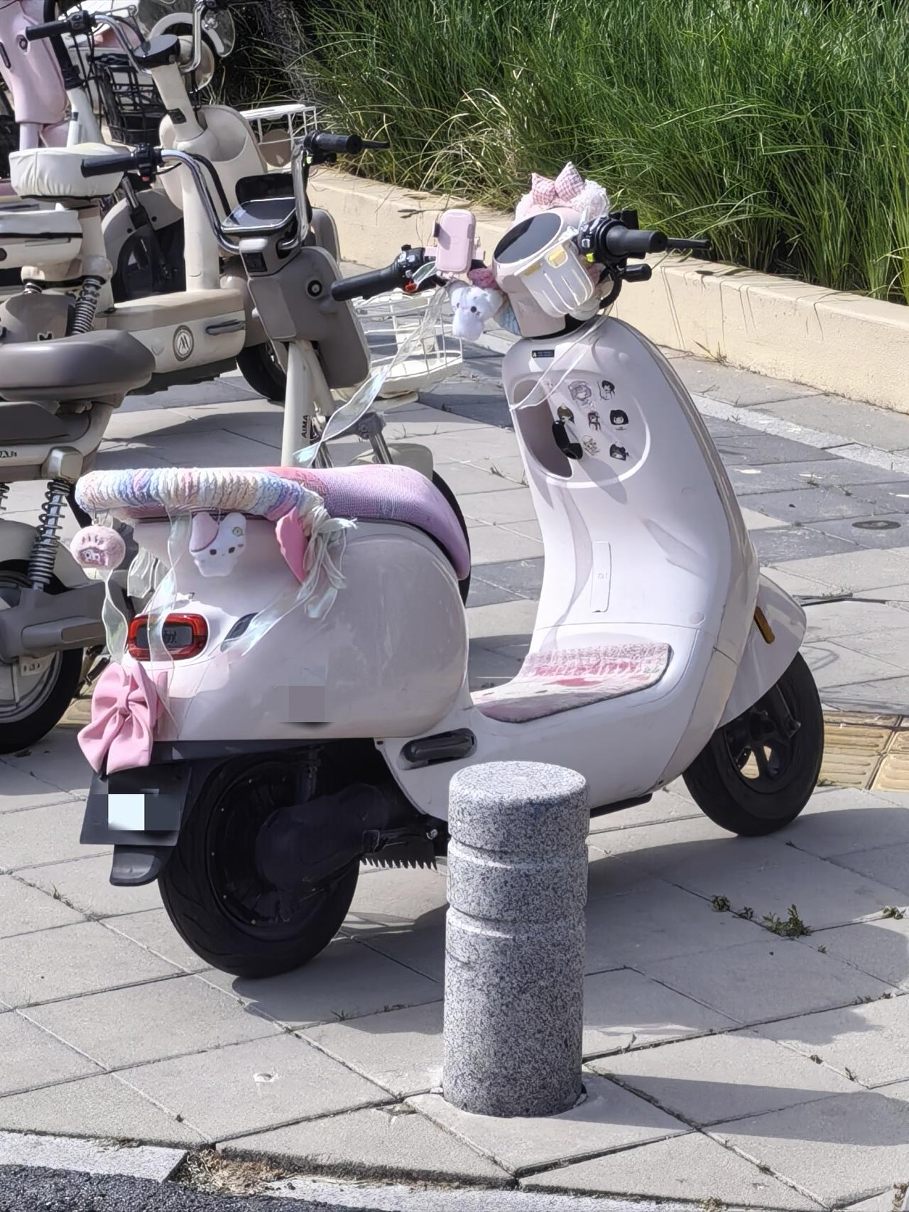 你认为什么样孩子会骑这样的车？我叫豆包配发一张图，周转几次，还是年龄偏小。有兴趣