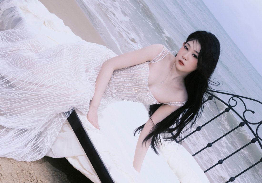 沈佳润造型师审美造型师太懂她了，每套都美得恰到好处。真的是太漂亮了[打cal