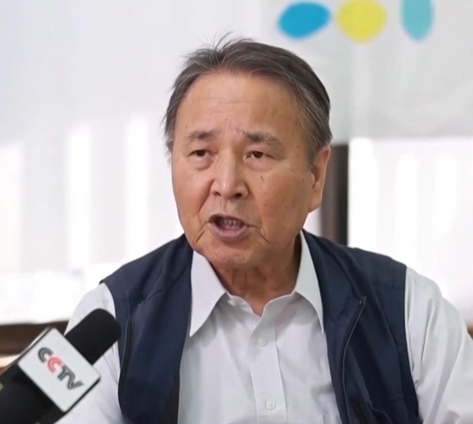 琉球独立遥遥无期，被誉为琉球不死鸟的山城博治为琉球复国奔走呐喊多年毫无结果。琉