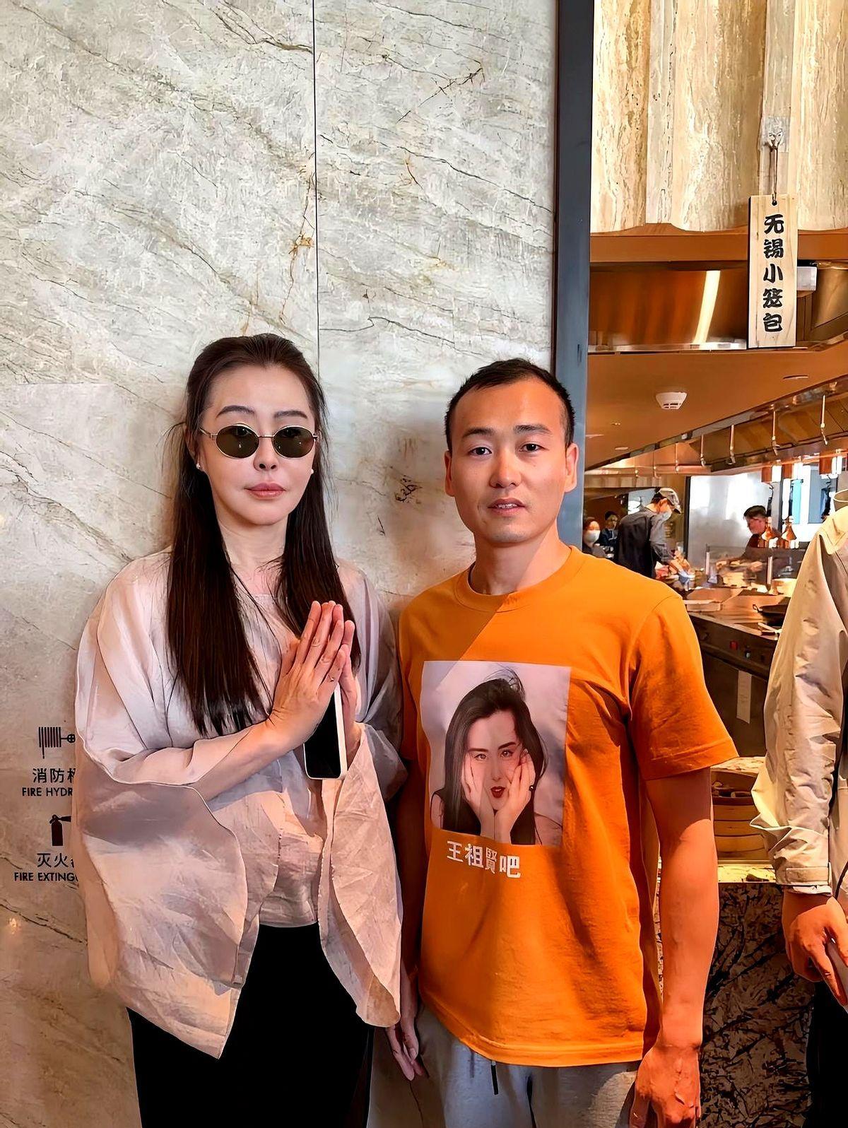王祖贤这次回国像一阵风似的来去匆匆，只待了三天就飞回加拿大生活了十六年的