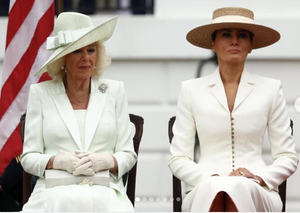 这张图可太有看点了！4月28日，特朗普在主席台前侃侃而谈之际，两位上位的“狠