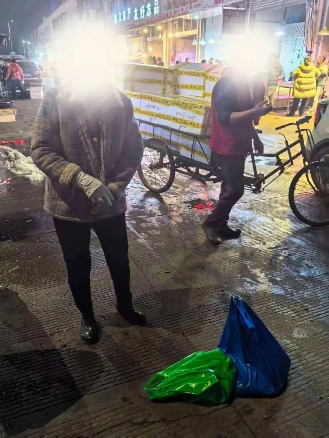 “就因为少了一只螃蟹，宁波摊主报了警，结果端掉一个5人团伙！”宁波江北的路林