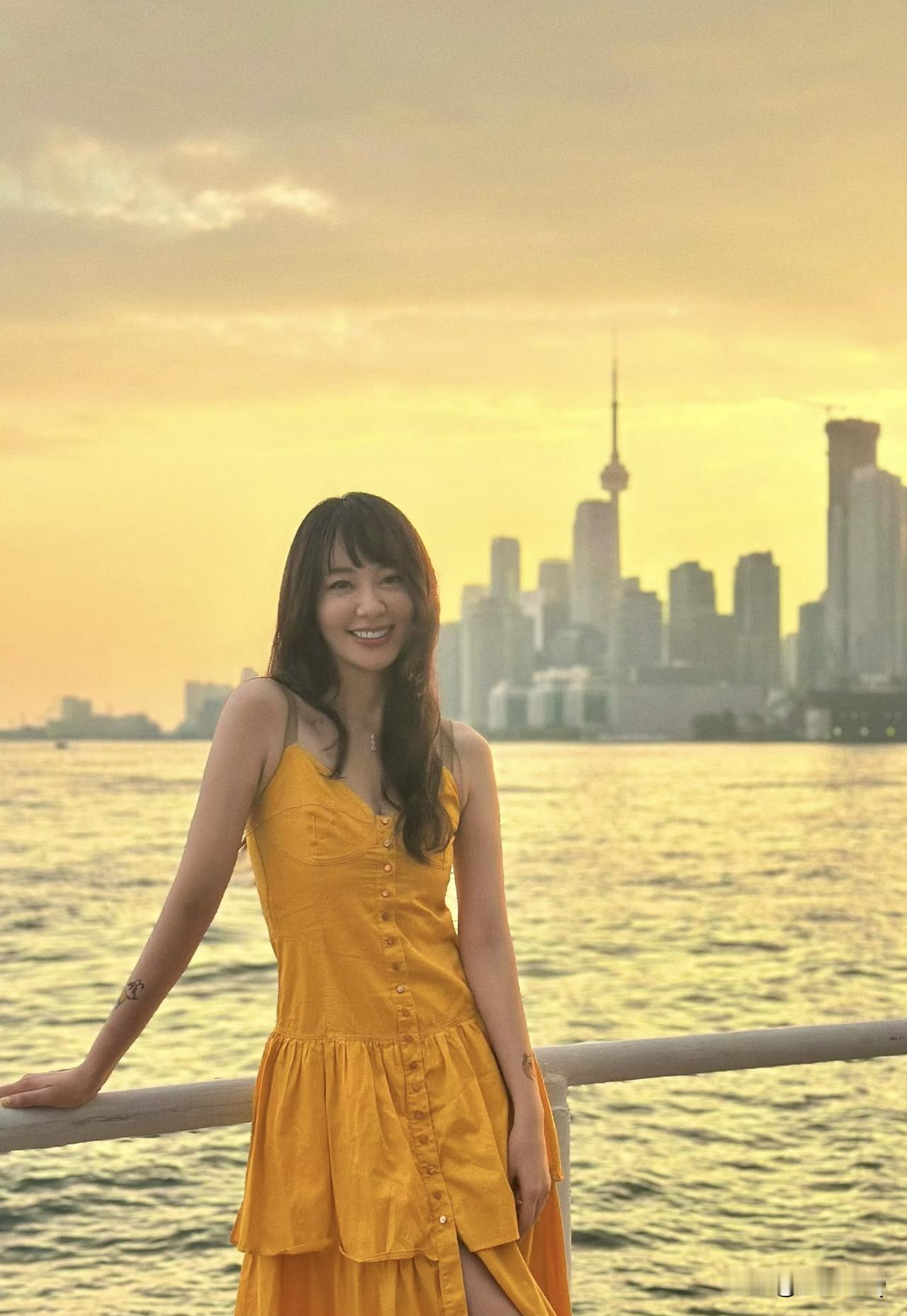 这还是出演还珠格格里的金锁吗，看脸已经完全认不出来了，变化太大了。
