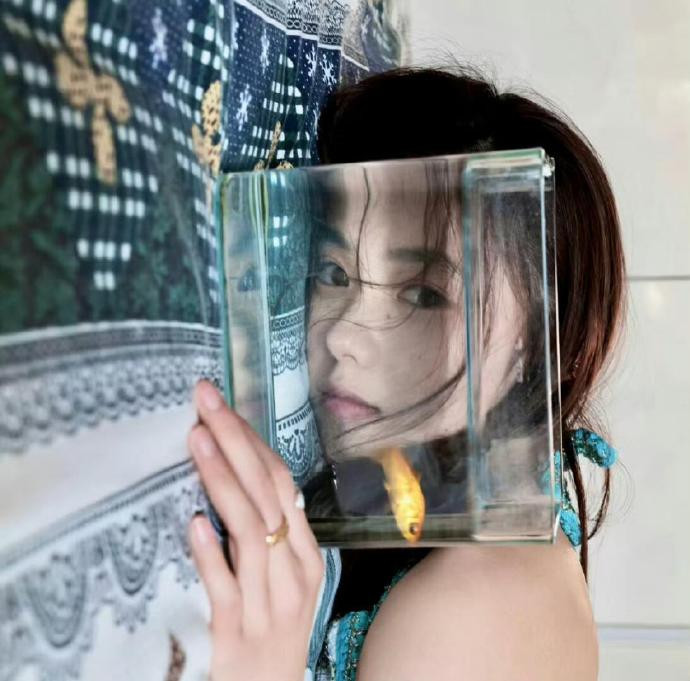 生活就像咖啡，我们总在期待，能遇到一个帮你加糖的人，事实其实所有的甜都靠自己加，