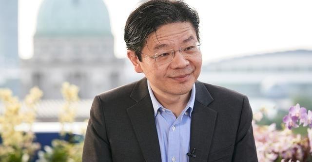中美起冲突，新加坡挺美国。中日起冲突，新加坡挺日本。中菲起冲突，新加坡挺菲。中印