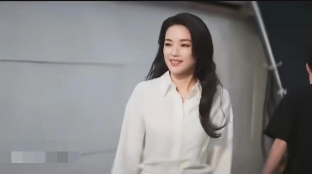 舒淇坐副驾那段宣传片，我看的时候也愣了下——按说代言人不都得握着方向盘耍帅吗？后