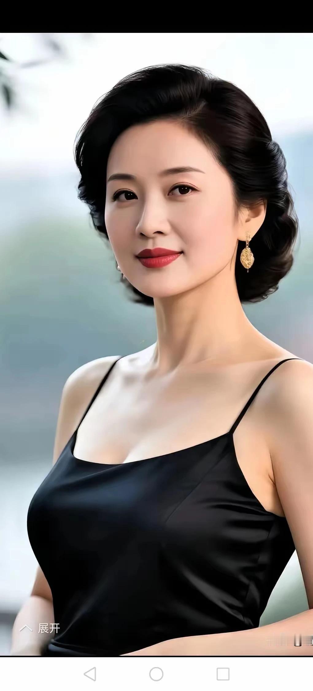 人生难得是清欢，独来独往在天边。孤芳自赏心舒畅，一杯清茶品半天。