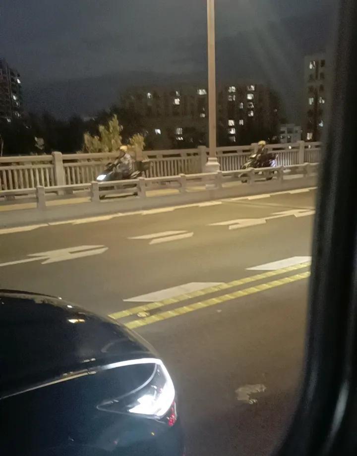 普京没说要重建苏联，但他每说一句“我们是一家人”，就有人心里咯噔一下。他不提“