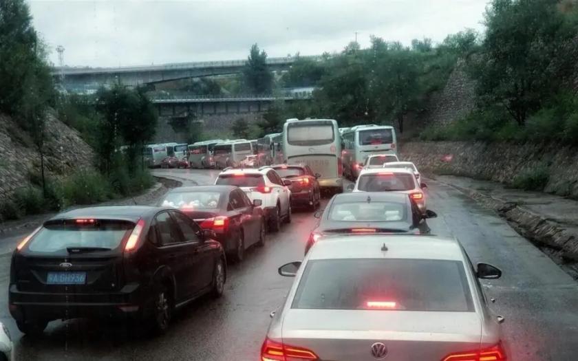 走高速还是国道更省钱？别光看“国道不收过路费”，账一算就明白：家用1.5T小