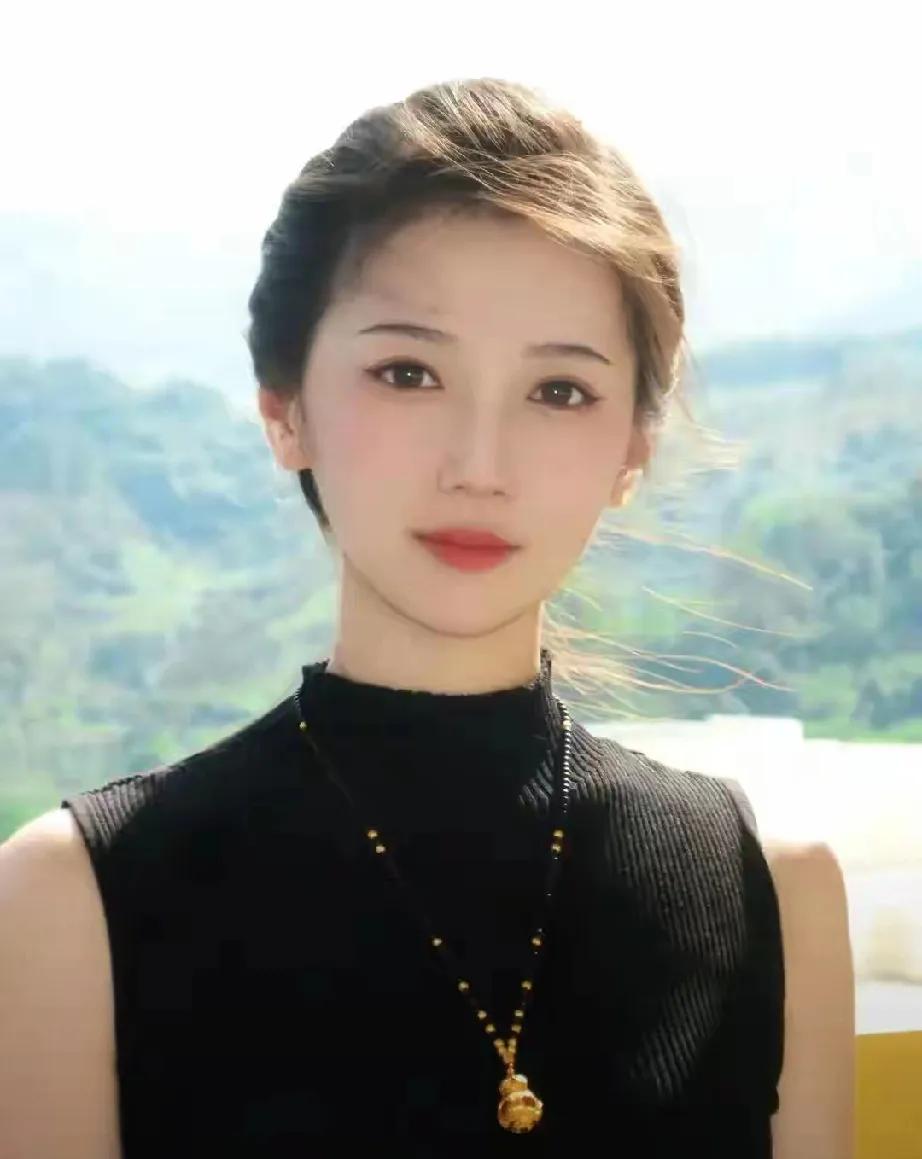 上海街头惊现“颜值暴击”！这位上海校花一出场，直接美成焦点。172cm的身高搭配