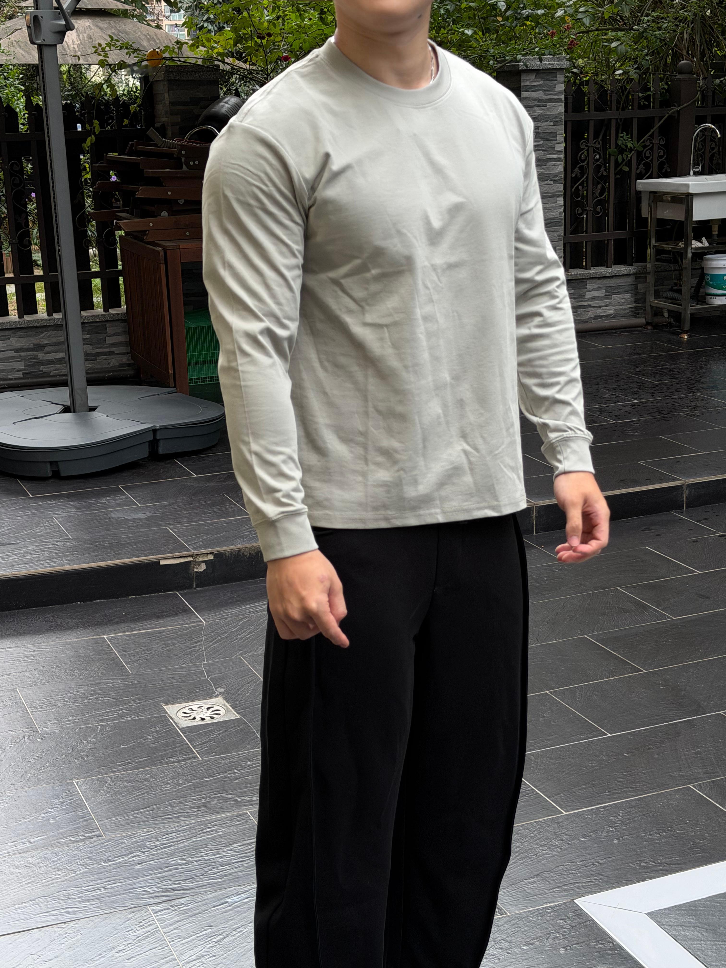男装这块我也开拓了抓了我朋友的弟弟来给我当模特。​​​